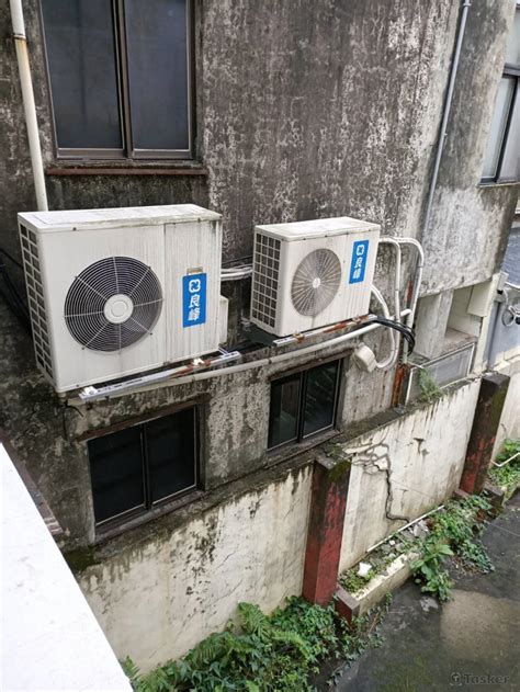 室外機 窗戶|冷氣室外機安裝在窗戶防護欄的安全疑問？